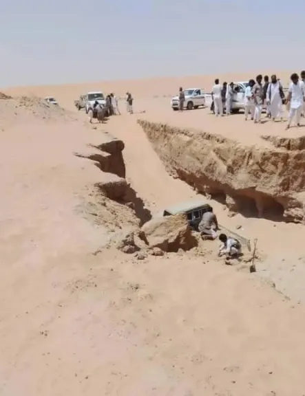 وفاة شاب إثر انهيار رملي في صحراء الجوف (صور)